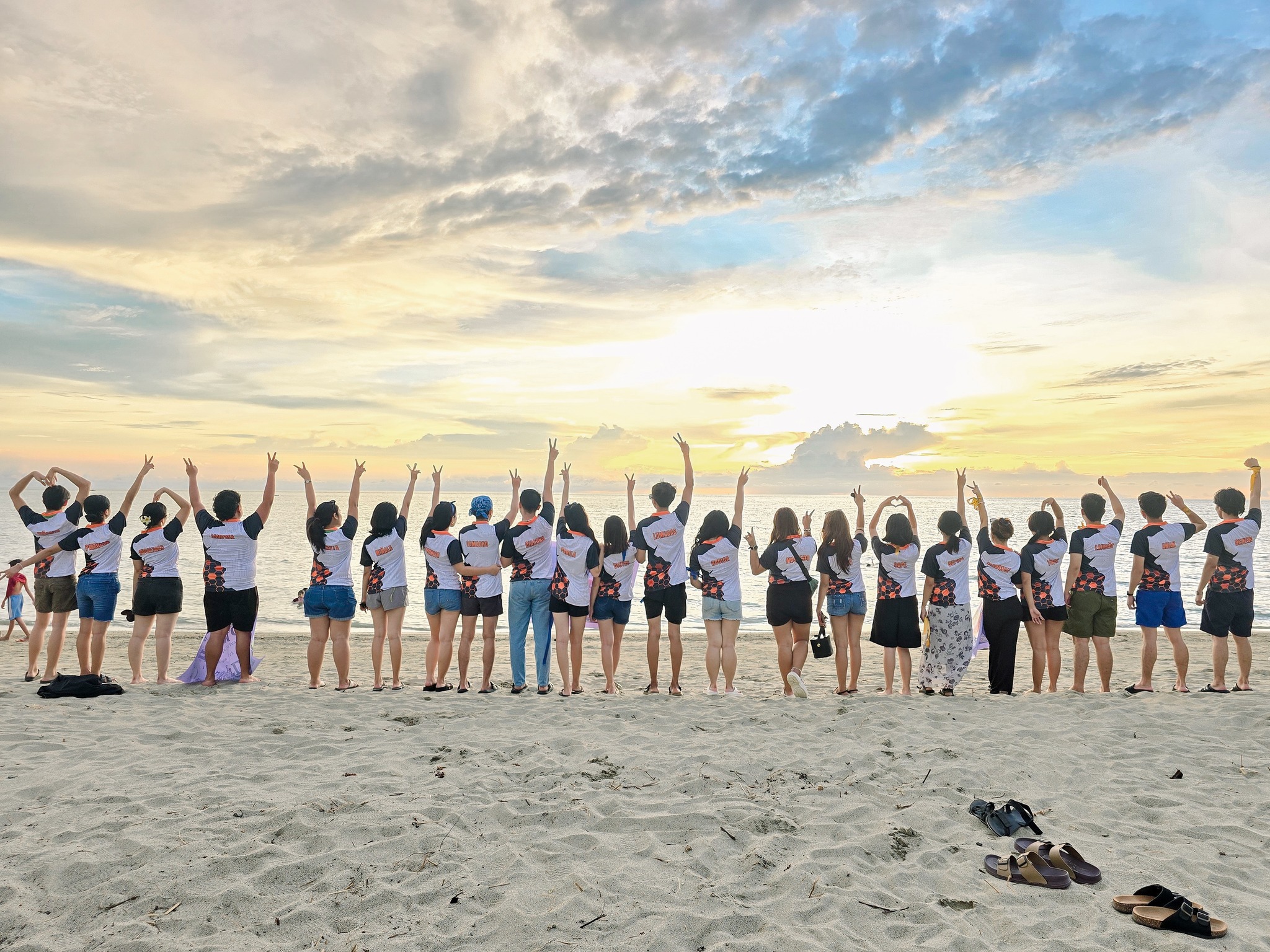 Gleekids teachers together at the beach